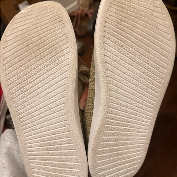 allbirds Kids Wool Runner — Light Tan Knit Sneaker - Picture 2 of 2